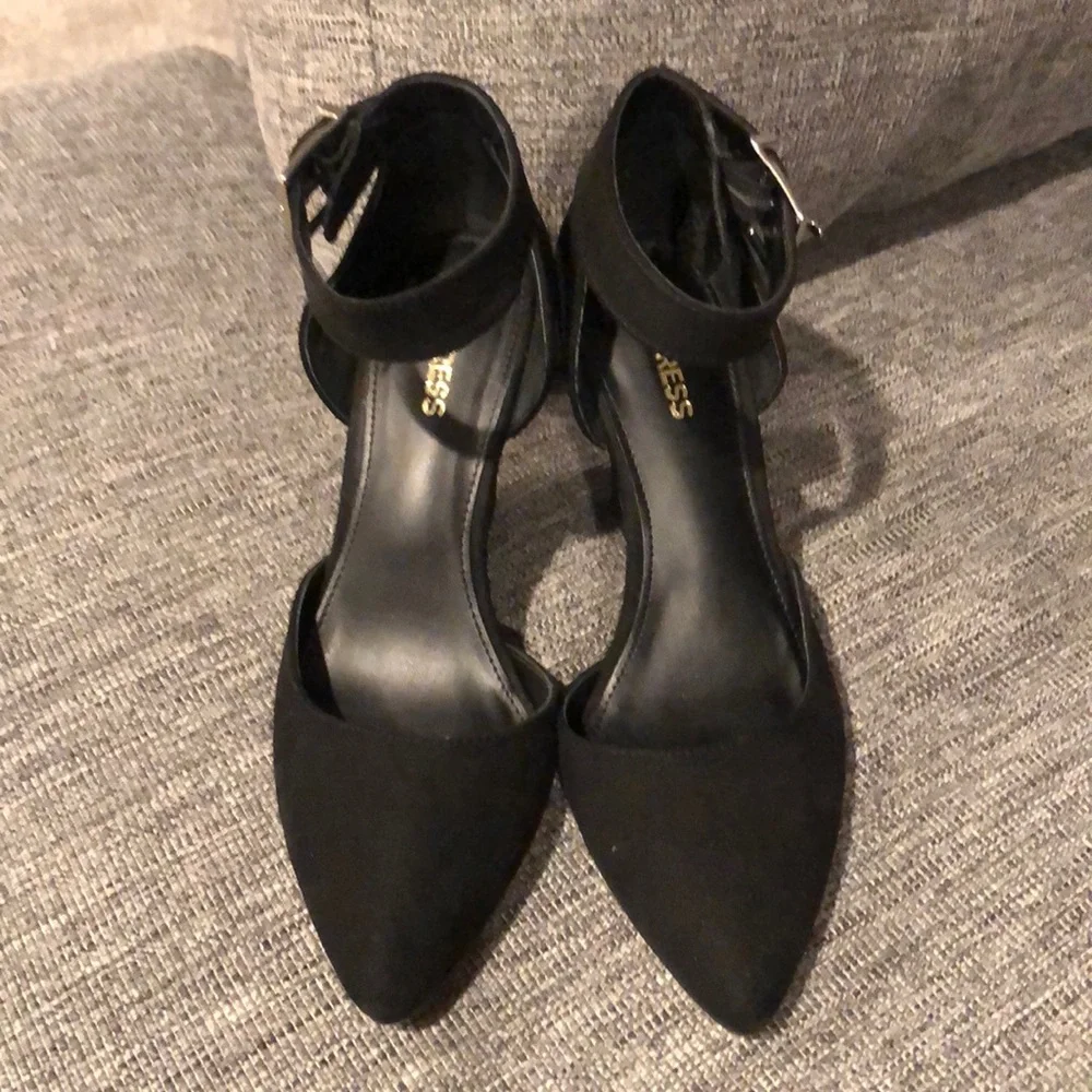 Cute Express black wedges w/strap